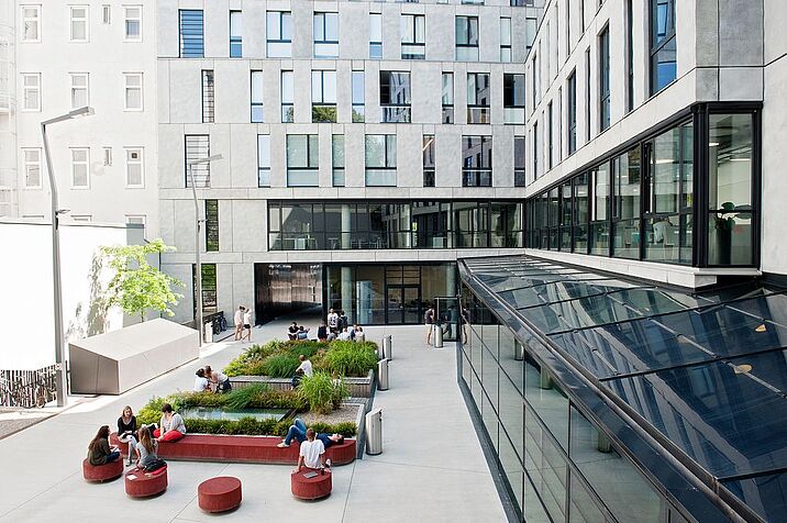 Court of the building of the Journalism and Communication Studies' department and of the faculty for Computer Science.